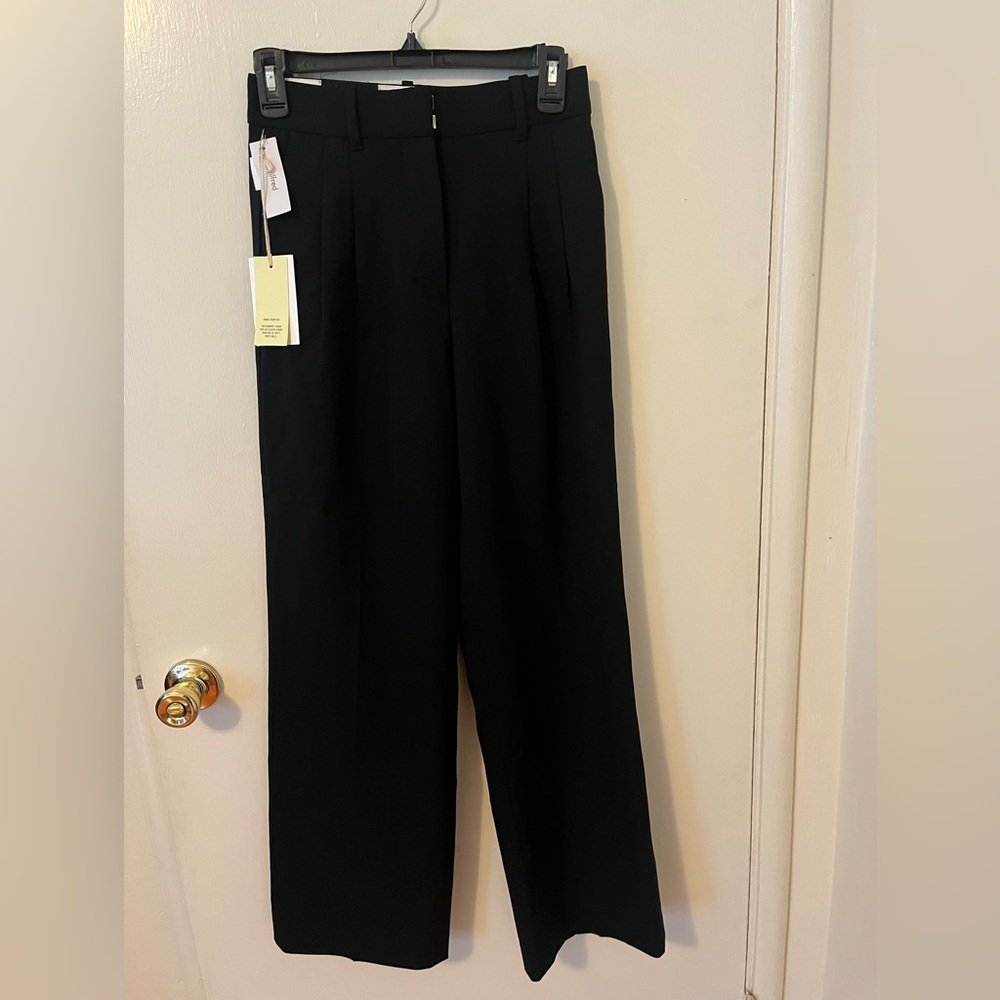 Aritzia Effortless Pant